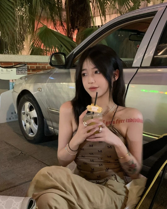 娜娜的第一张照片--香港交友中心